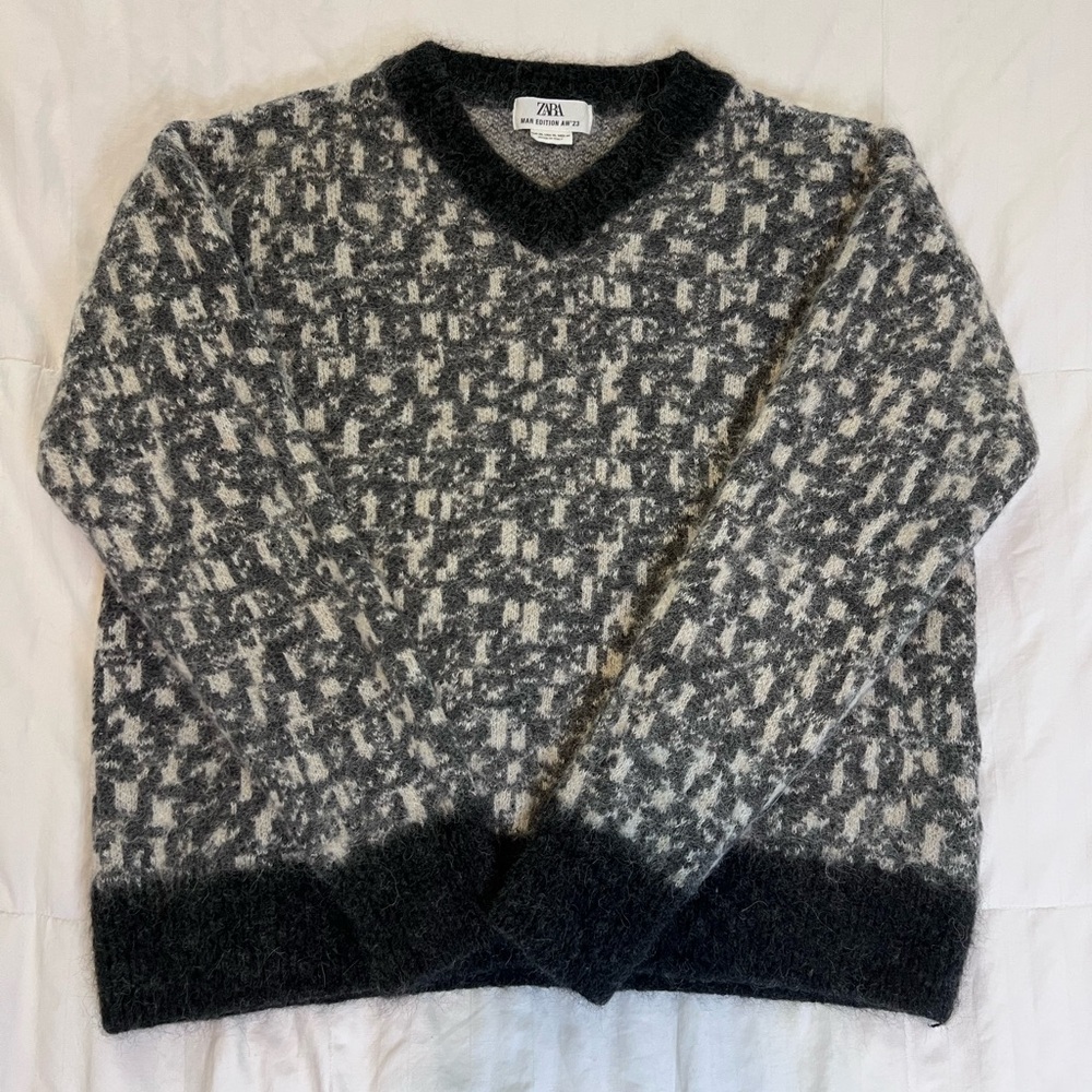 Zara Black and Gray V-Neck Sweater with Chunky Knit